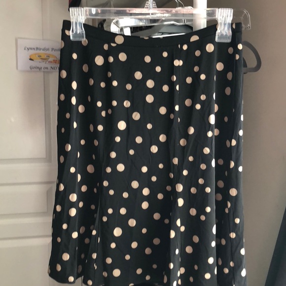 Gap Skirt.   2020 - Picture 1 of 4